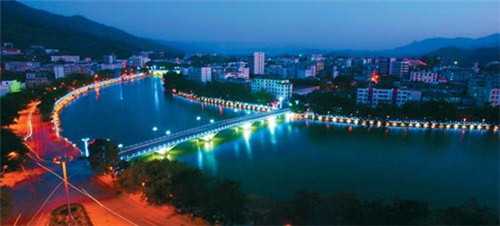 炸串加盟店排名好的项目都是哪些，汴京炸鸡加盟费多少